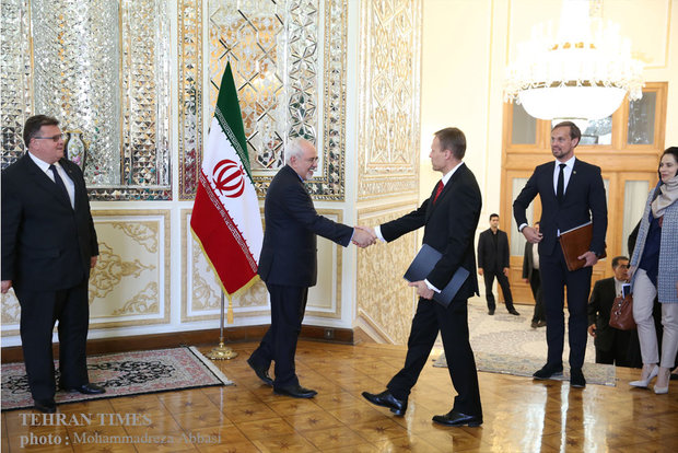 Zarif meets Lithuanian counterpart