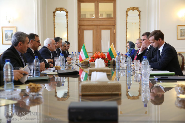 Zarif meets Lithuanian counterpart