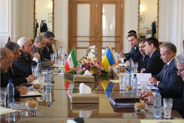 Iran, Ukraine FMs meet in Tehran