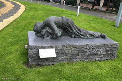 ادای احترام محمد جواد ظریف به قربانیان سلاح‌های شیمیایی