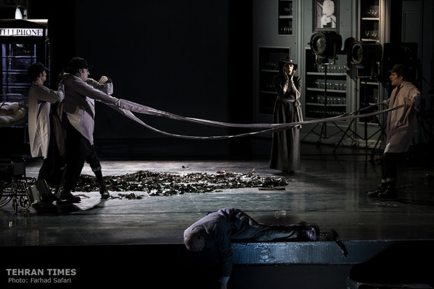 Iranian troupe performs “Mississippi Dies Seated”