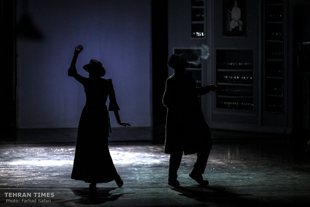 Iranian troupe performs “Mississippi Dies Seated”