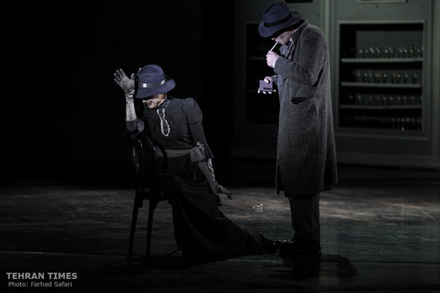 Iranian troupe performs “Mississippi Dies Seated”