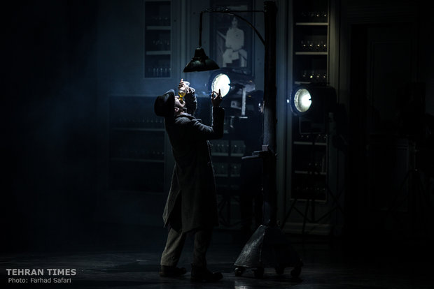 Iranian troupe performs “Mississippi Dies Seated”