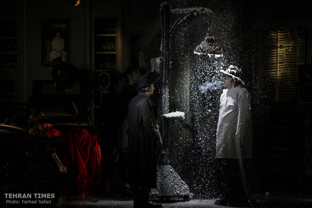 Iranian troupe performs “Mississippi Dies Seated”