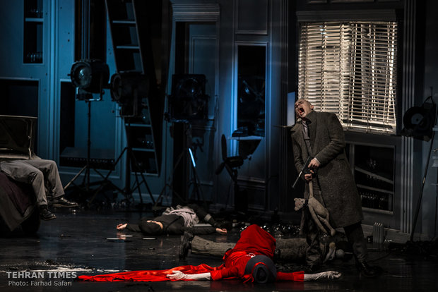 Iranian troupe performs “Mississippi Dies Seated”