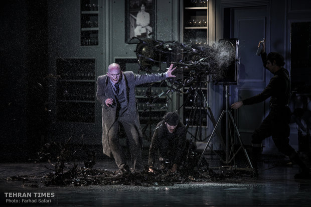 Iranian troupe performs “Mississippi Dies Seated”