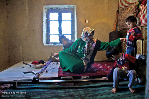 Aside from helping their father, doing house chores and taking care of Mohammad and Ahmad, Khadijeh and Zeinab weave carpet to help their father financially.
