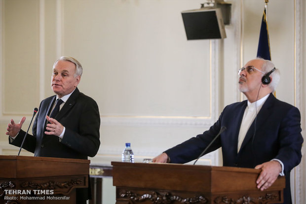 Zarif welcomes his French counterpart 