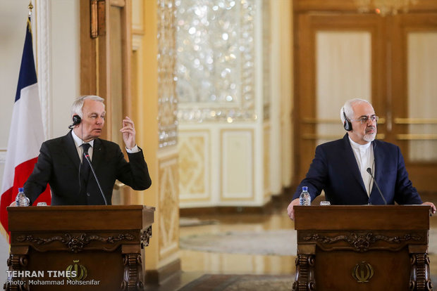 Zarif welcomes his French counterpart 