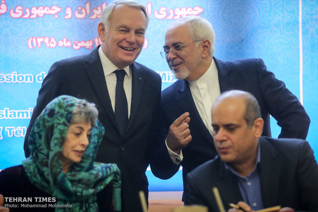 Zarif welcomes his French counterpart 