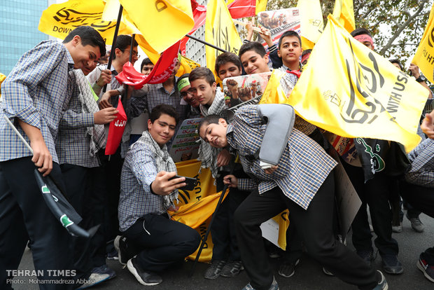 Iranians commemorate U.S. embassy takeover