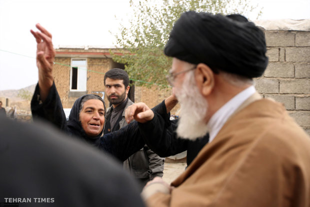 Ayatollah Khamenei inspects quake-hit Sarpol-e Zahab