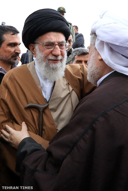 Ayatollah Khamenei inspects quake-hit Sarpol-e Zahab
