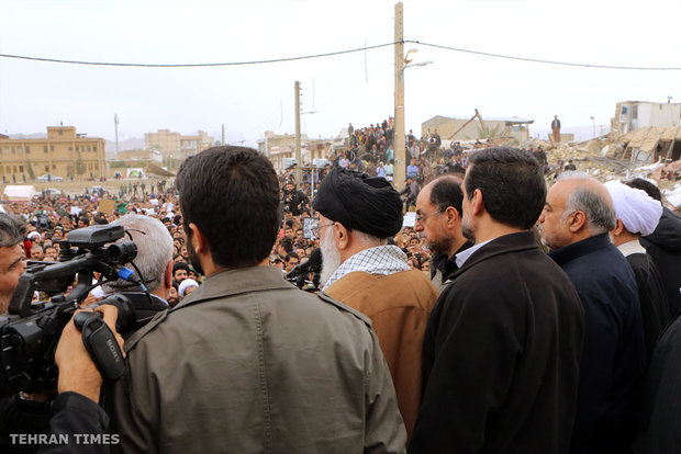 Ayatollah Khamenei inspects quake-hit Sarpol-e Zahab