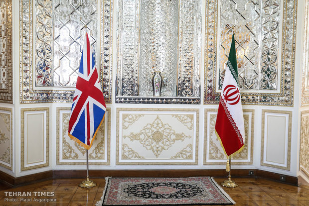 Zarif receives Biritsh counterpart in Tehran