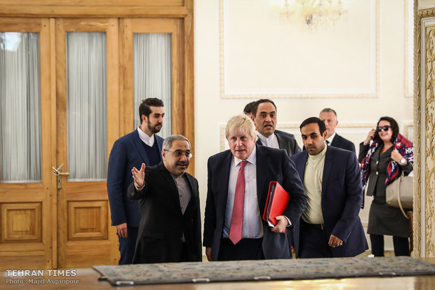 Zarif receives Biritsh counterpart in Tehran