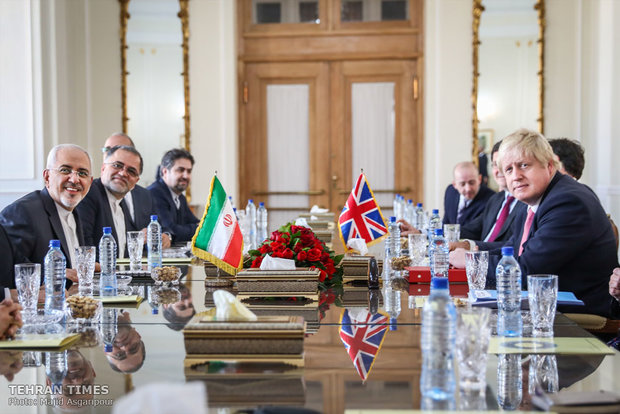 Zarif receives Biritsh counterpart in Tehran