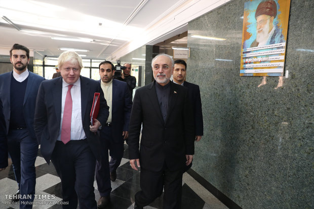 Salehi meets British foreign secretary in Tehran 