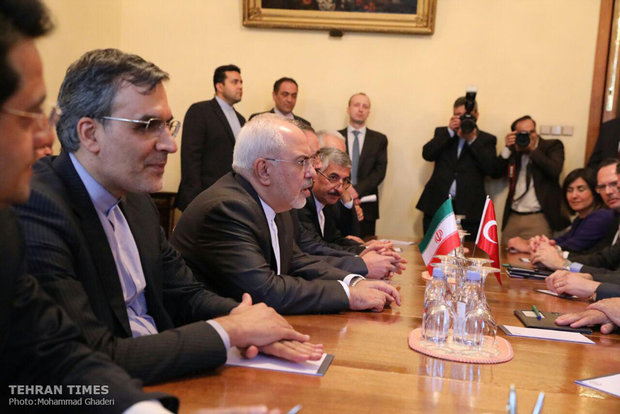 Zarif meets his Turkish counterpart in Moscow