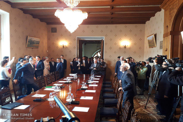 Iranian and Russian FMs meet in Moscow