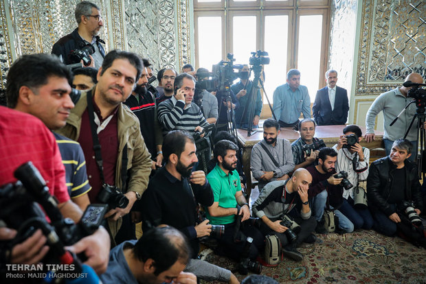 Zarif, Hunt meet in Tehran