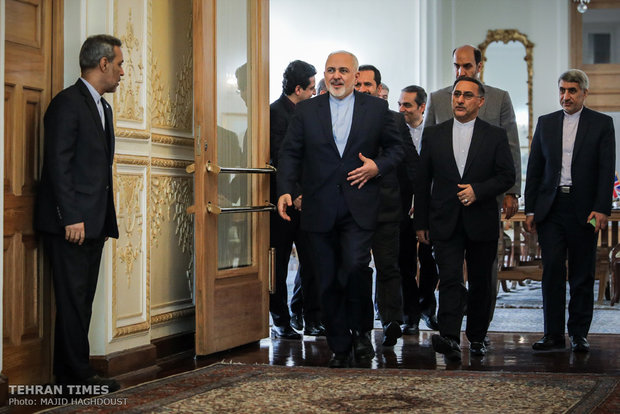 Zarif, Hunt meet in Tehran