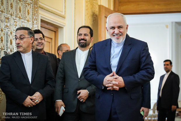 Zarif, Hunt meet in Tehran