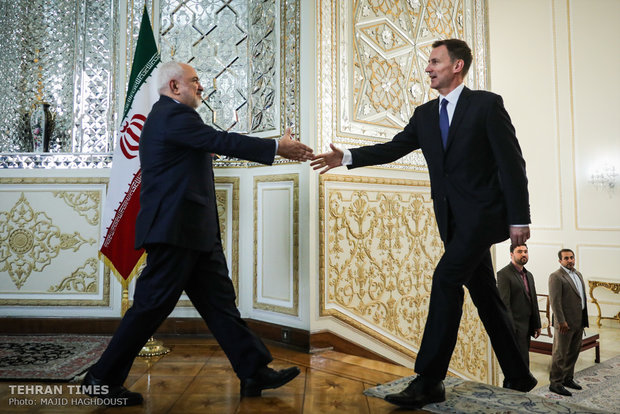 Zarif, Hunt meet in Tehran