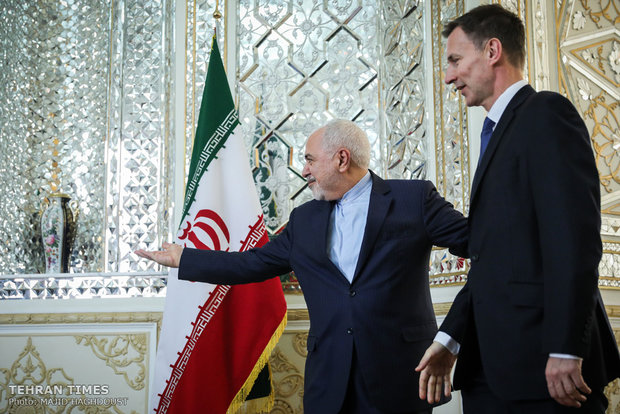 Zarif, Hunt meet in Tehran