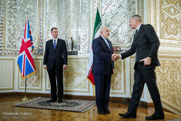 Zarif, Hunt meet in Tehran