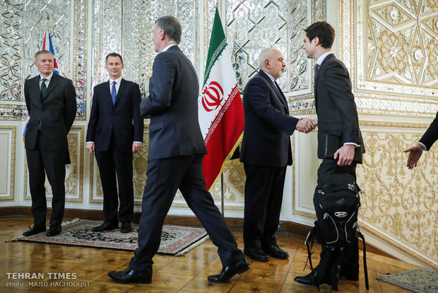 Zarif, Hunt meet in Tehran