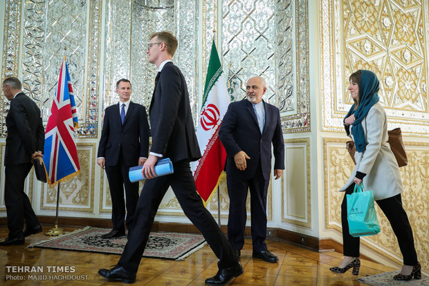 Zarif, Hunt meet in Tehran