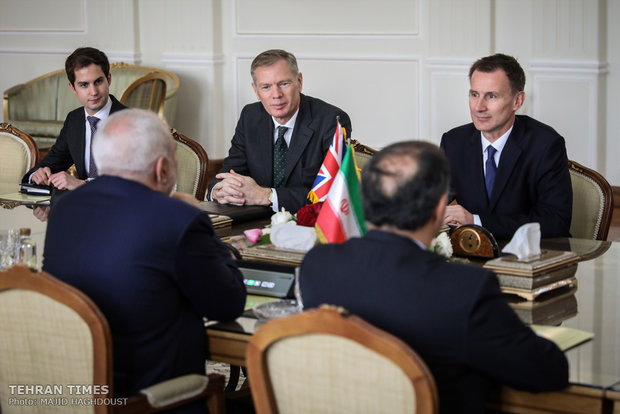 Zarif, Hunt meet in Tehran