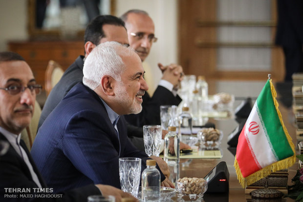 Zarif, Hunt meet in Tehran