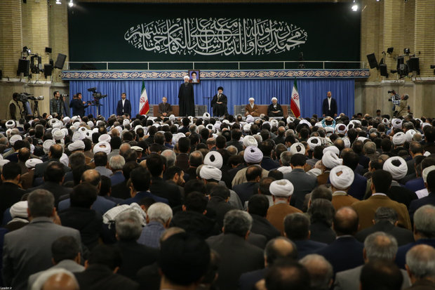 Participants of Islamic unity conference meet Ayatollah Khamenei
