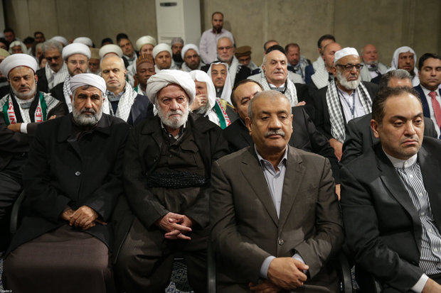 Participants of Islamic unity conference meet Ayatollah Khamenei
