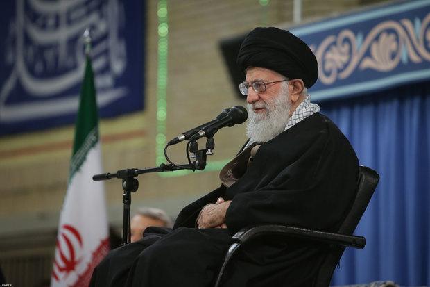 Participants of Islamic unity conference meet Ayatollah Khamenei