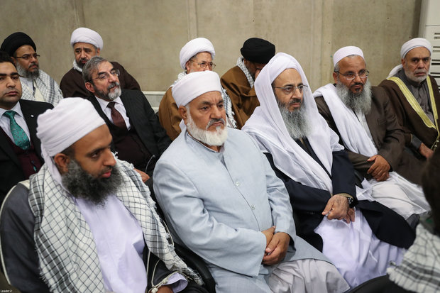 Participants of Islamic unity conference meet Ayatollah Khamenei