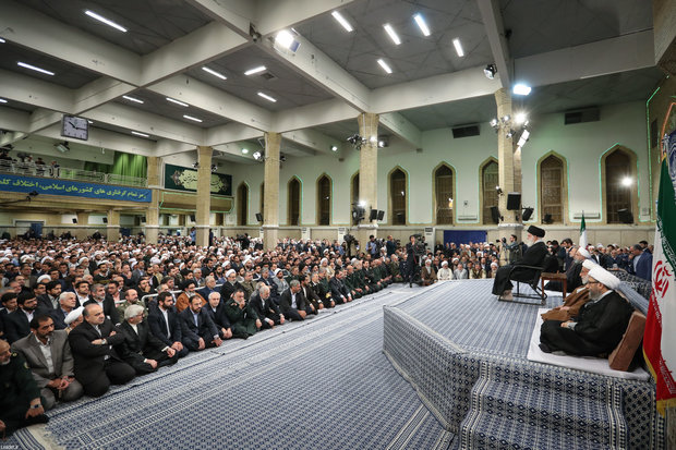 Participants of Islamic unity conference meet Ayatollah Khamenei