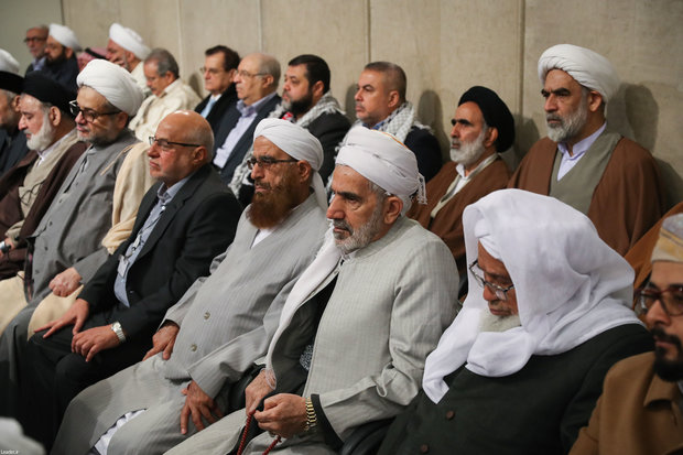 Participants of Islamic unity conference meet Ayatollah Khamenei