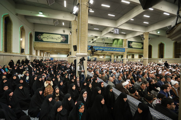 Participants of Islamic unity conference meet Ayatollah Khamenei