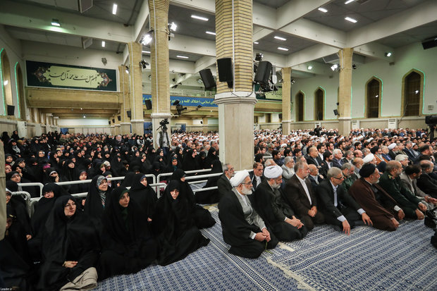 Participants of Islamic unity conference meet Ayatollah Khamenei
