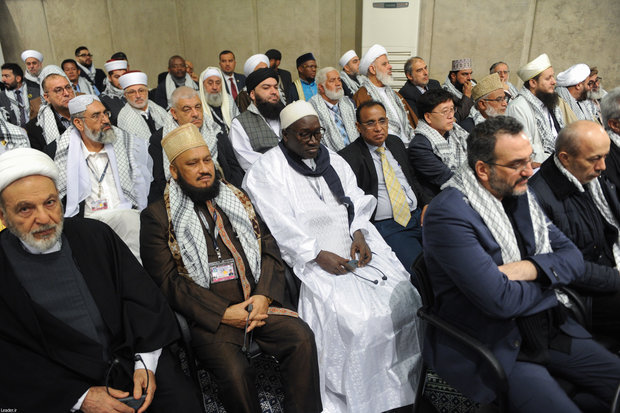 Participants of Islamic unity conference meet Ayatollah Khamenei