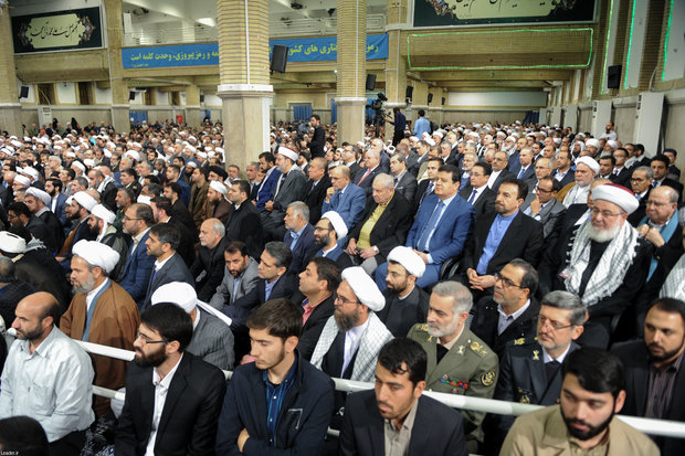 Participants of Islamic unity conference meet Ayatollah Khamenei