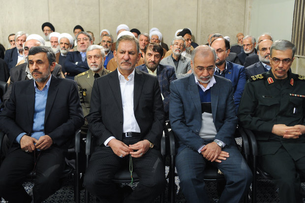 Participants of Islamic unity conference meet Ayatollah Khamenei