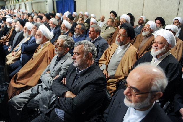 Participants of Islamic unity conference meet Ayatollah Khamenei