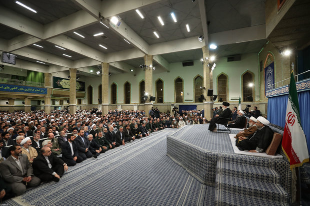 Participants of Islamic unity conference meet Ayatollah Khamenei