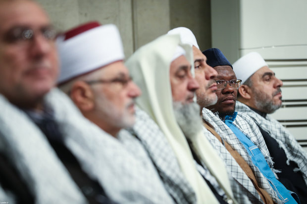 Participants of Islamic unity conference meet Ayatollah Khamenei
