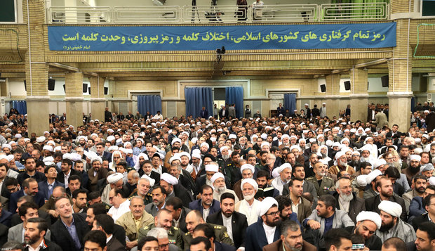 Participants of Islamic unity conference meet Ayatollah Khamenei